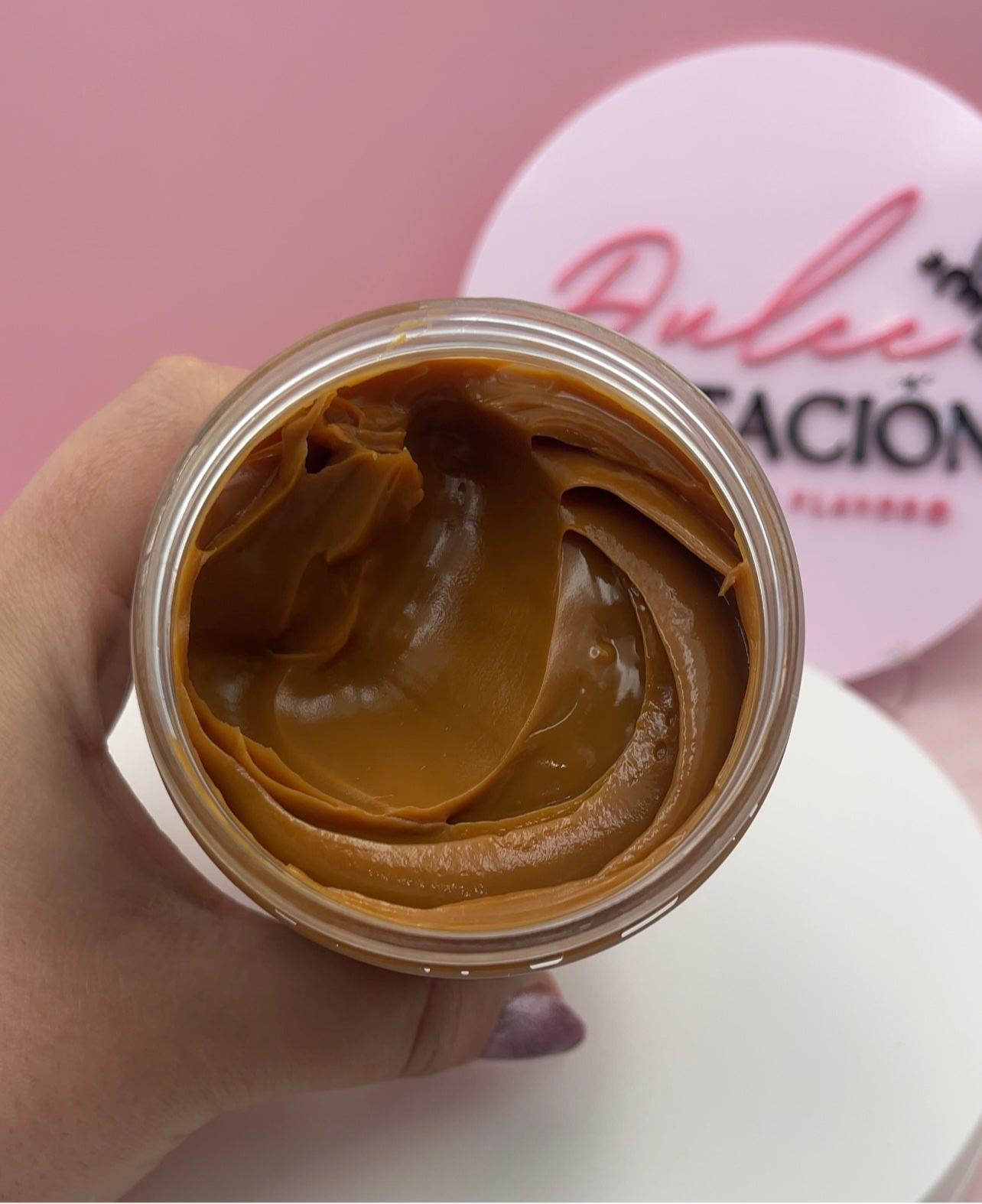 HOMEMADE FLAVOR COMBO (Panetela húmeda de vainilla 100% Casera🌟 + Dulce de leche Jar)